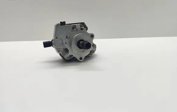 BMW 5 E60 E61 Fuel injection high pressure pump 7788678 0445010073