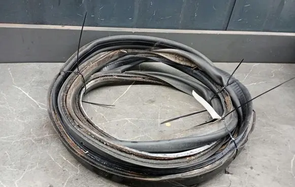 Mercedes-Benz E W211 Trunk rubber seal (body) 