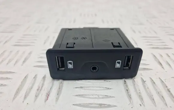 Renault Talisman AUX in-socket connector 280237588R DQ16Y97408