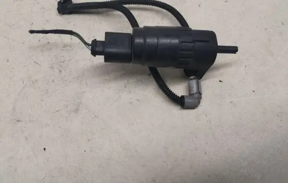 Skoda Octavia Mk2 (1Z) Windscreen/windshield washer pump 1K6955651
