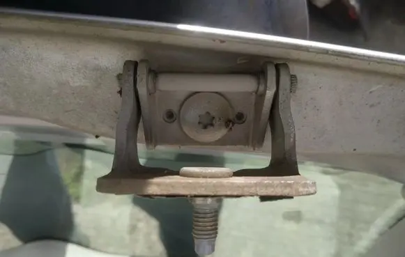 Citroen C3 Tailgate/trunk/boot hinge