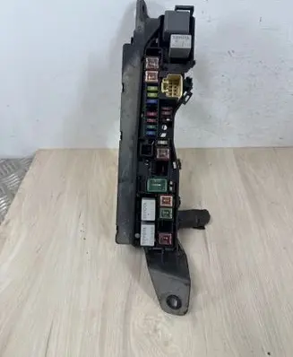 Toyota Corolla Verso AR10 Fuse box set 9008087019