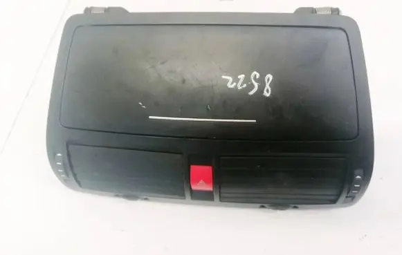 Skoda Octavia Mk2 (1Z) Dash center air vent grill 1Z0920951