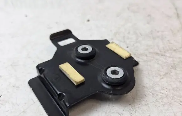 Power steering pump mounting bracket