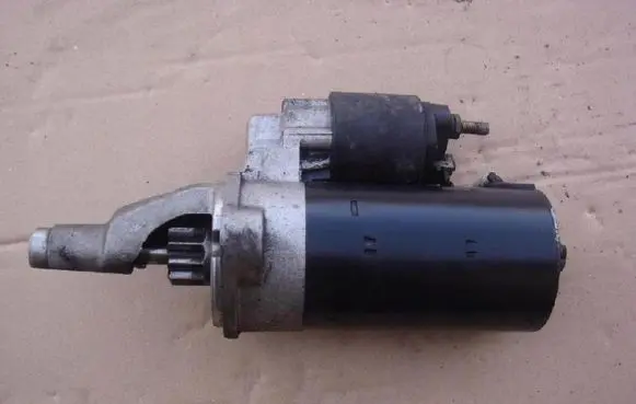 Volkswagen PASSAT B5 Starter motor 059911023H