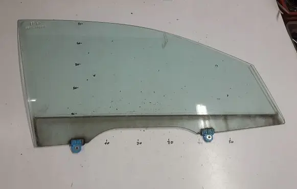 Mitsubishi Outlander Sliding door window/glass 