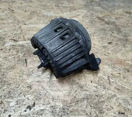 Engine mount bracket