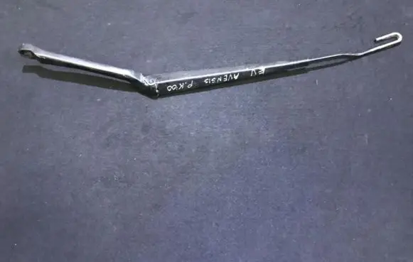Toyota Avensis T220 Front wiper blade arm