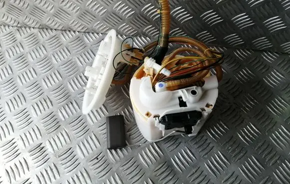 BMW 5 G30 G31 In-tank fuel pump 7476101
