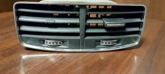 Rear air vent grill