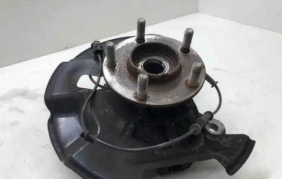 Mazda 3 III Front wheel hub