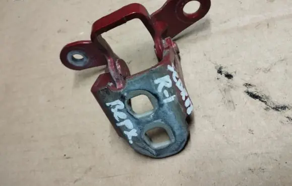 Chrysler Sebring (JS) Front door upper hinge