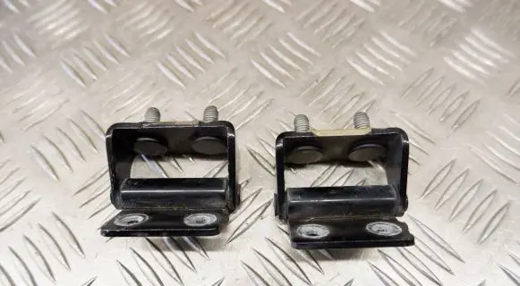 Mitsubishi Outlander Tailgate/trunk/boot hinge MR987773