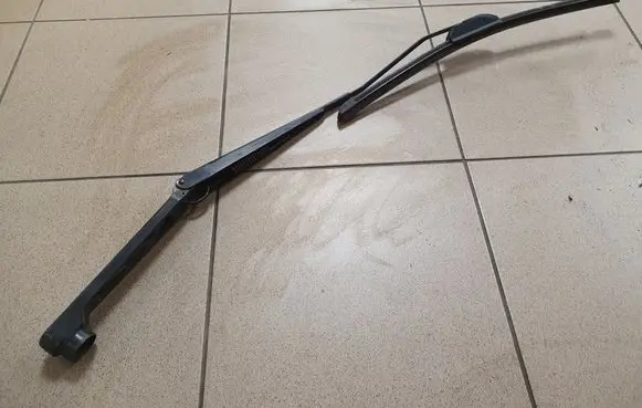 Subaru Forester SH Front wiper blade arm