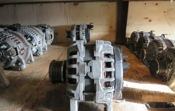 Dacia Sandero Generator/alternator 231002949R