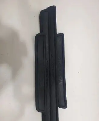 Toyota Avensis T270 sill trim set (inner) 