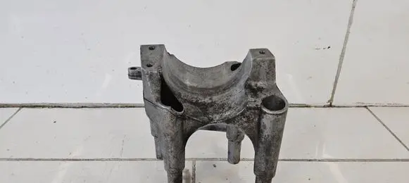 Mercedes-Benz Vito Viano W639 Engine mounting bracket A64607801