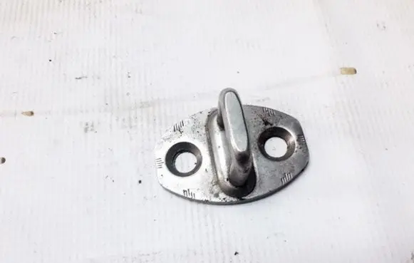 Audi A3 S3 8P Front door lock loop/hook striker 8z0837033