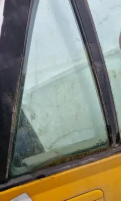 Rear vent window glass