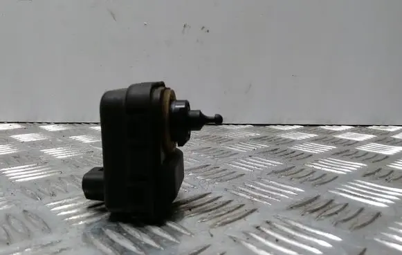 Opel Zafira A Headlight level adjustment motor 
