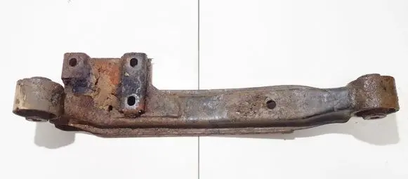 Nissan Navara D22 Engine mounting bracket