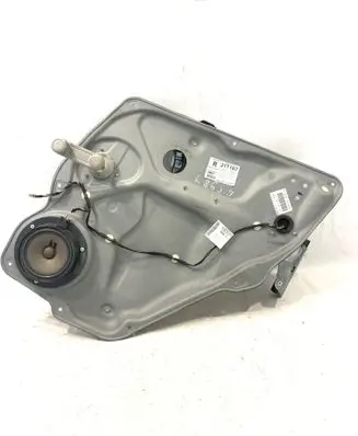 Rear door manual window regulator