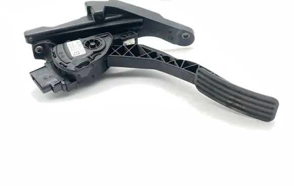 Accelerator throttle pedal