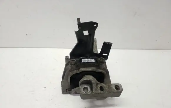 Volkswagen Tiguan Engine mount bracket 5N0131552E