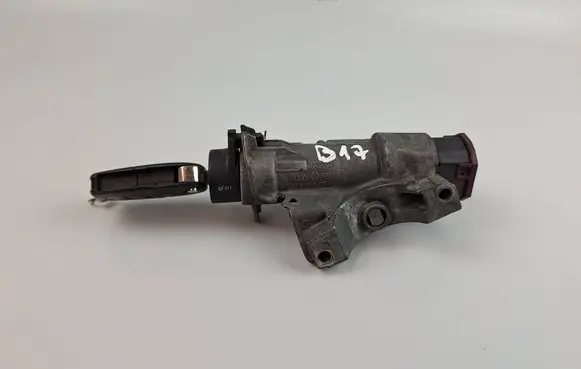 Volkswagen PASSAT B5 Ignition lock 4B0905851C