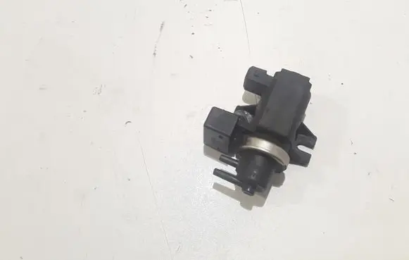BMW 5 E39 Vacuum valve 72279600 2247906