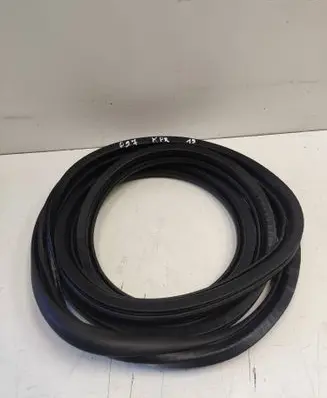 Citroen DS7 Crossback Front door rubber seal 9811537480