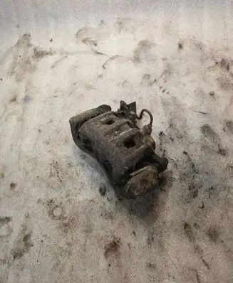 Mitsubishi Pajero Front brake caliper