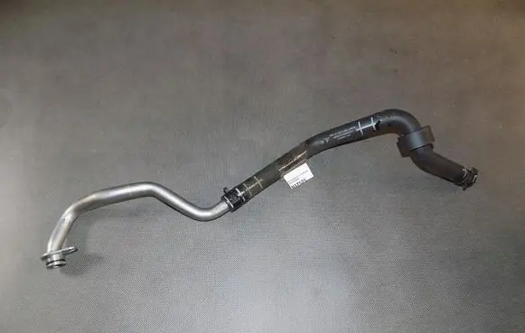 Volkswagen Touareg II Engine coolant pipe/hose 7P6121157G