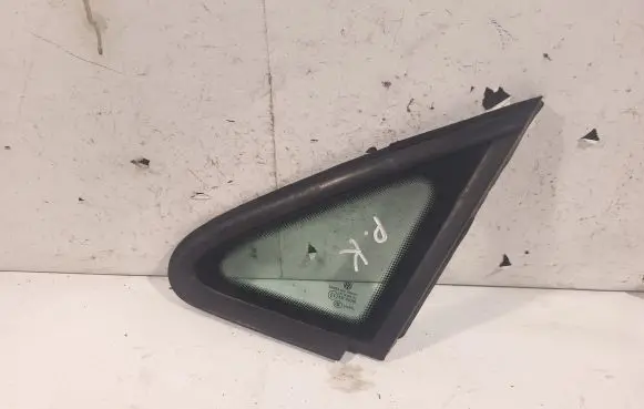 Volkswagen Golf Plus Front triangle window/glass DOT24M68AS2 43R00048