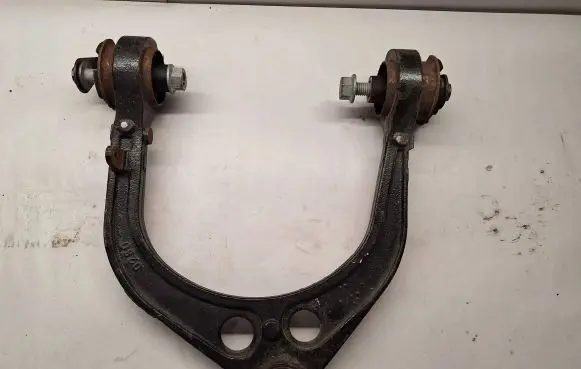 Chrysler 300C Front control arm RHD12