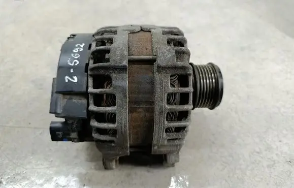 Volkswagen PASSAT B7 Generator/alternator 03L903024F