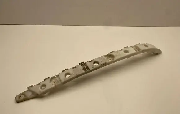 Rear bumper mounting bracket