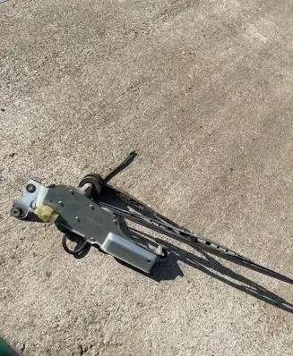 Subaru Legacy Front wiper linkage and motor 34650821