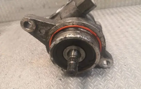 Nissan X-Trail T30 Power steering pump 8H800