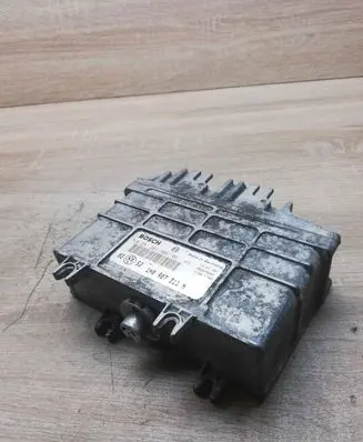 Volkswagen Golf III Engine control unit/module ECU 1H0907311N 0261203705