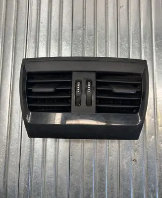 Rear air vent grill