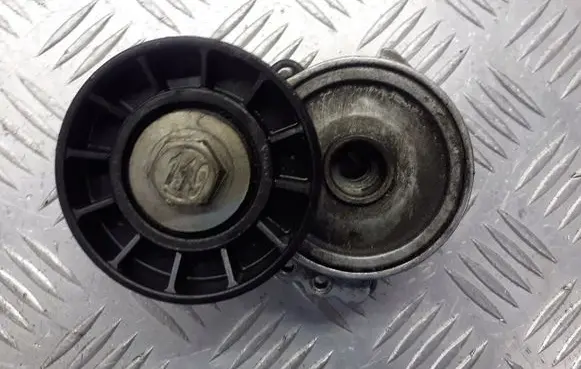 Ford C-MAX I Alternator belt tensioner pulley 