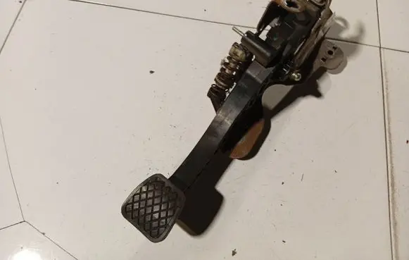 Renault Megane III Clutch pedal 465030037R