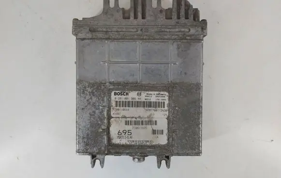 Volvo S40, V40 Engine control unit/module ECU 0281001906 7700110648 HOM7700112630