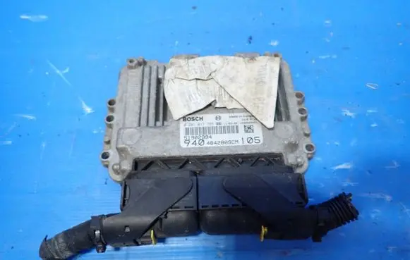 Alfa Romeo Giulietta Engine control unit/module 51902994 0281017785