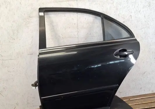 Toyota Avensis T250 Rear door