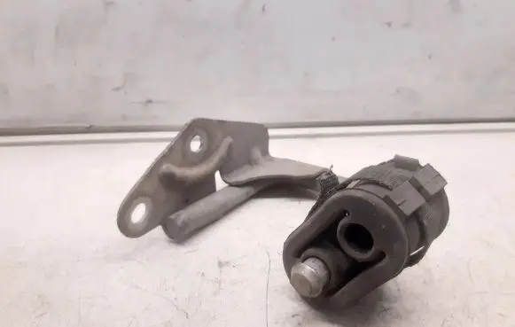 Nissan Navara D40 Muffler mount bracket/holder 91166194