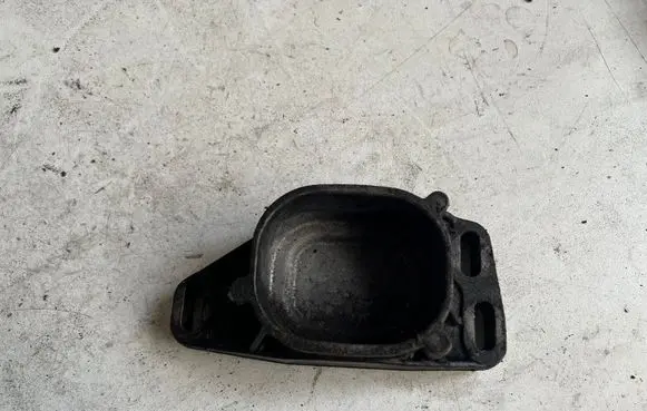 Skoda Superb B5 (3U) Engine mounting bracket 8D0199335Q