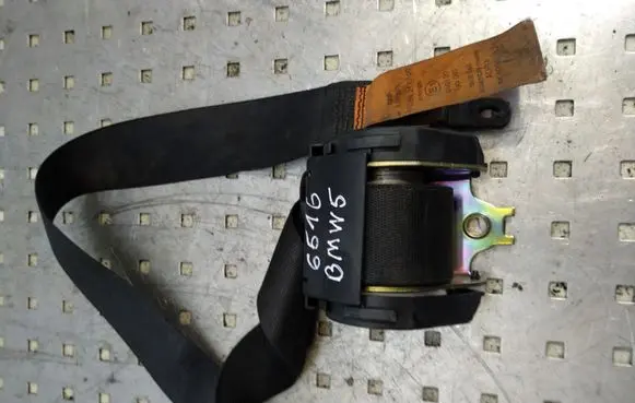 BMW 5 E39 Front seatbelt 566172601