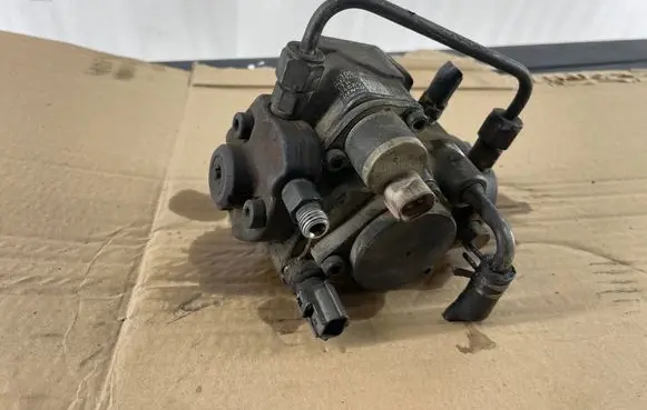 Toyota Avensis T250 Fuel injection high pressure pump 221000R010 HU2940000315
